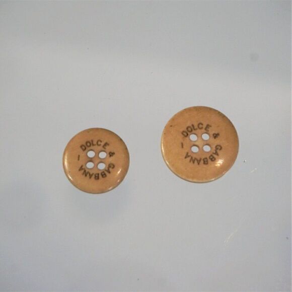 Dolce And Gabbana Replacement Buttons 4 Hole Beige 2 Buttons - Picture 2 of 6